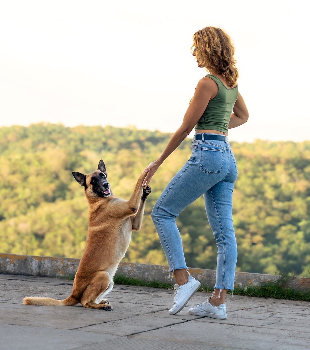 Portrait of the trainer with her dog Hidalgo